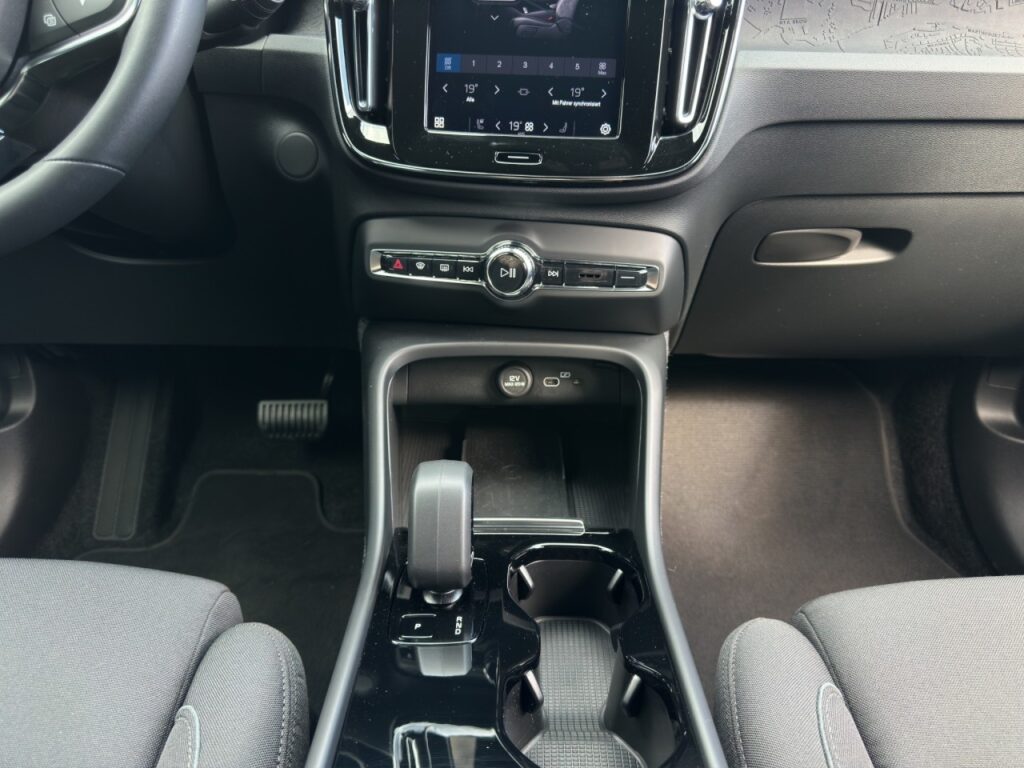 Volvo XC40 Pure Electric Core Recharge/KAM/LHZ/19Z/GJR – Bild 11