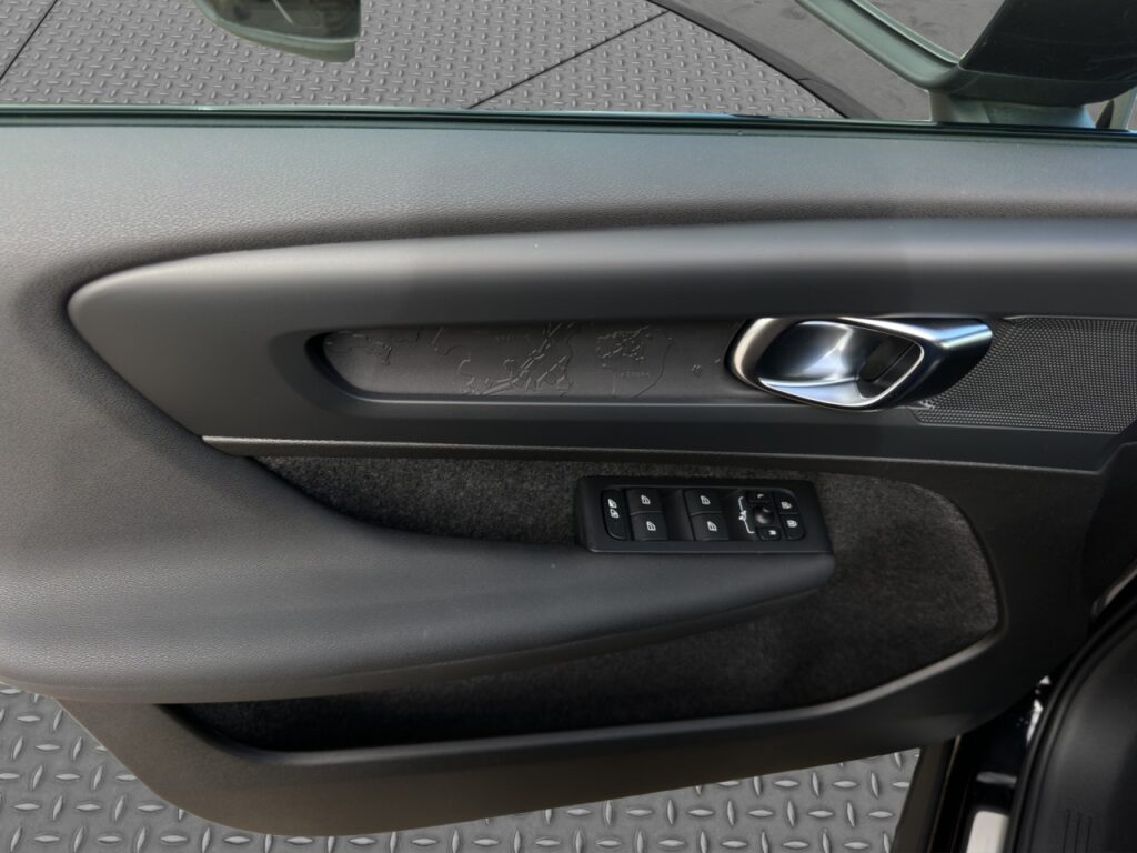 Volvo XC40 Pure Electric Core Recharge/KAM/LHZ/19Z/GJR – Bild 12