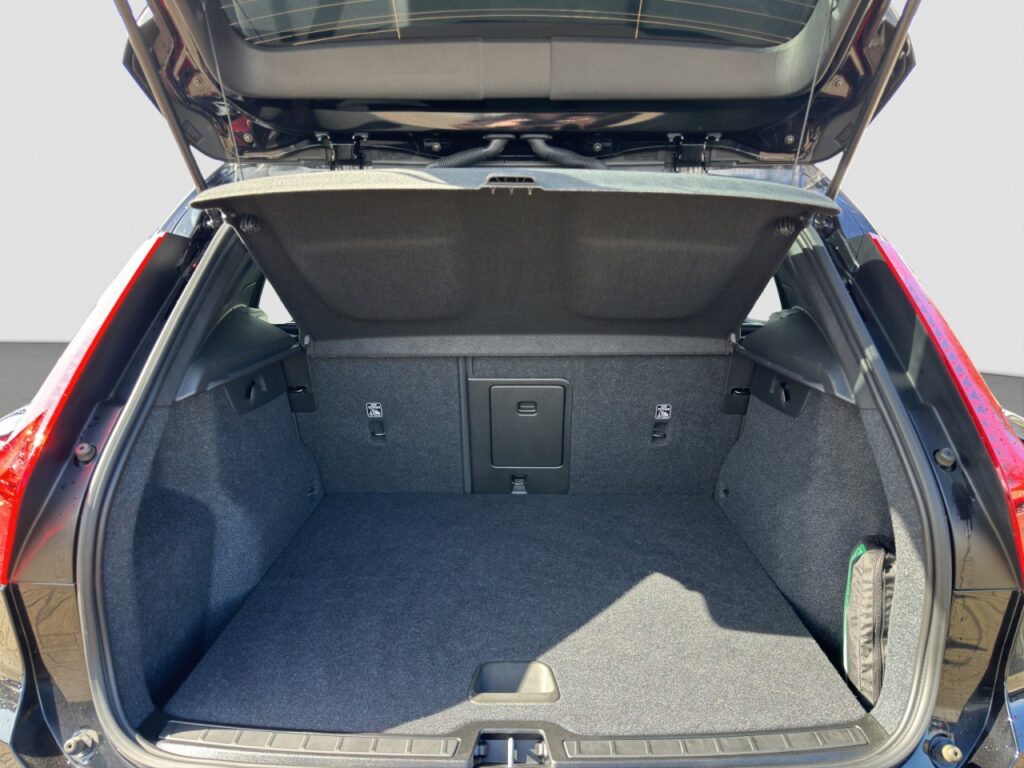 Volvo XC40 Pure Electric Core Recharge/KAM/LHZ/19Z/GJR – Bild 15
