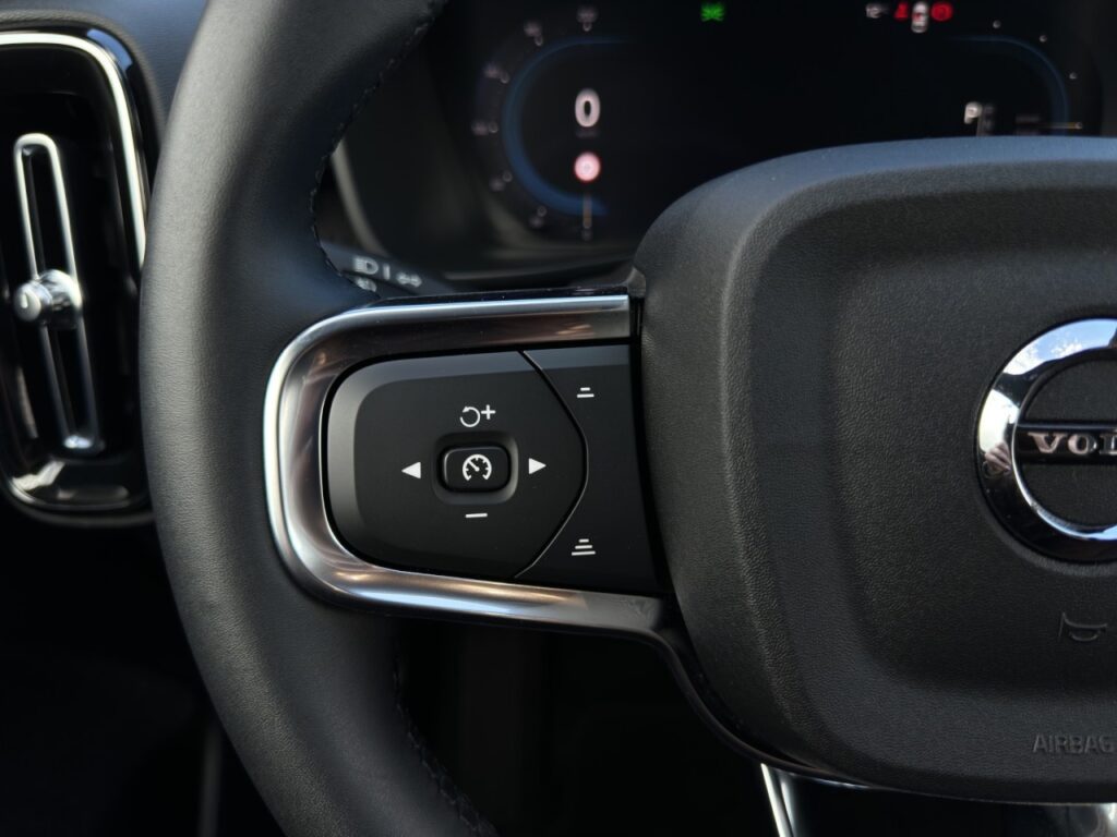 Volvo XC40 Pure Electric Core Recharge/KAM/LHZ/19Z/GJR – Bild 18