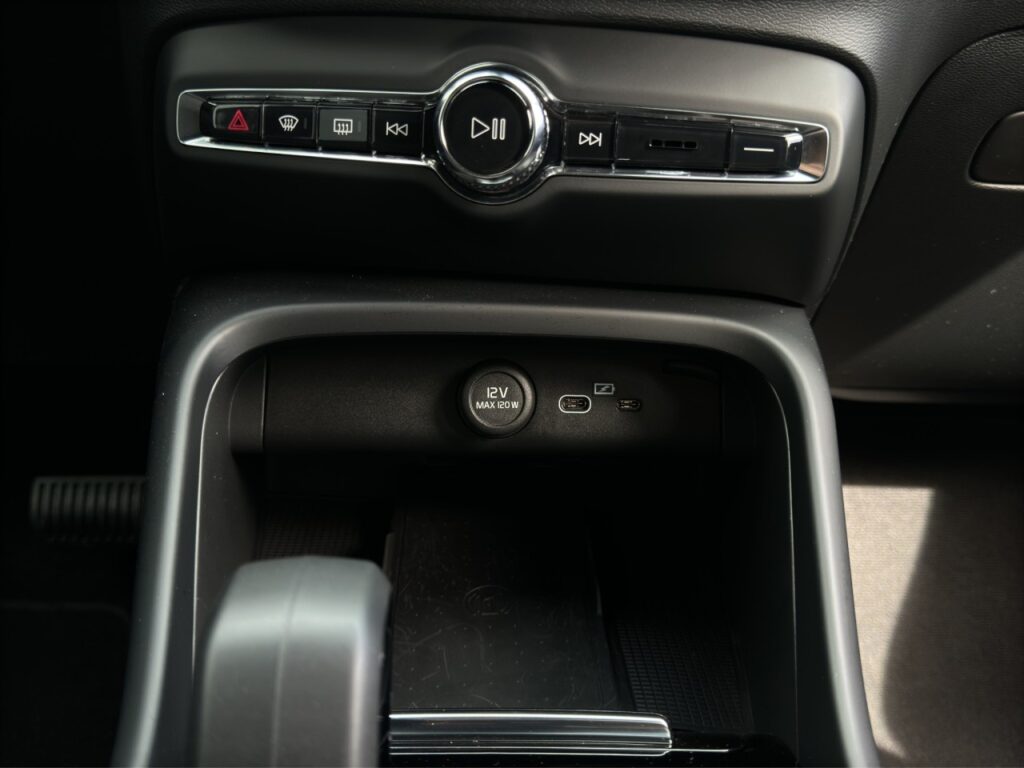 Volvo XC40 Pure Electric Core Recharge/KAM/LHZ/19Z/GJR – Bild 22
