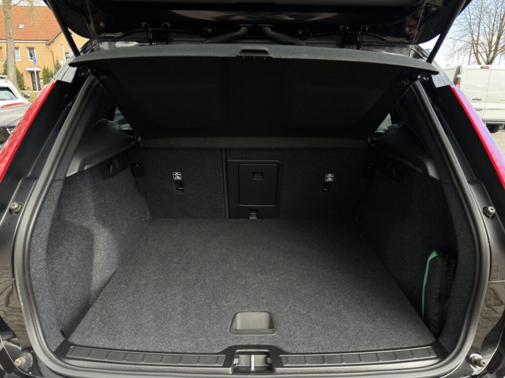 Volvo XC40 Pure Electric Core Recharge/KAM/LHZ/19Z/GJR – Bild 24