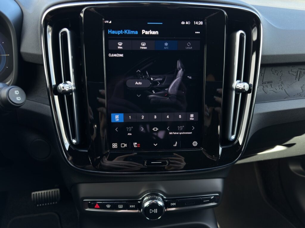 Volvo XC40 Pure Electric Core Recharge/KAM/LHZ/19Z/GJR – Bild 9