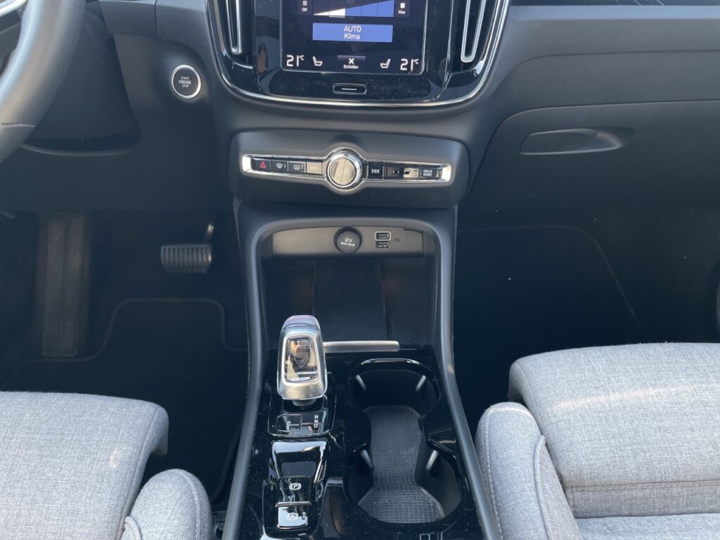 Volvo XC40 T5 Ultimate Dark Plug-In Hybrid/360K/Pano – Bild 11
