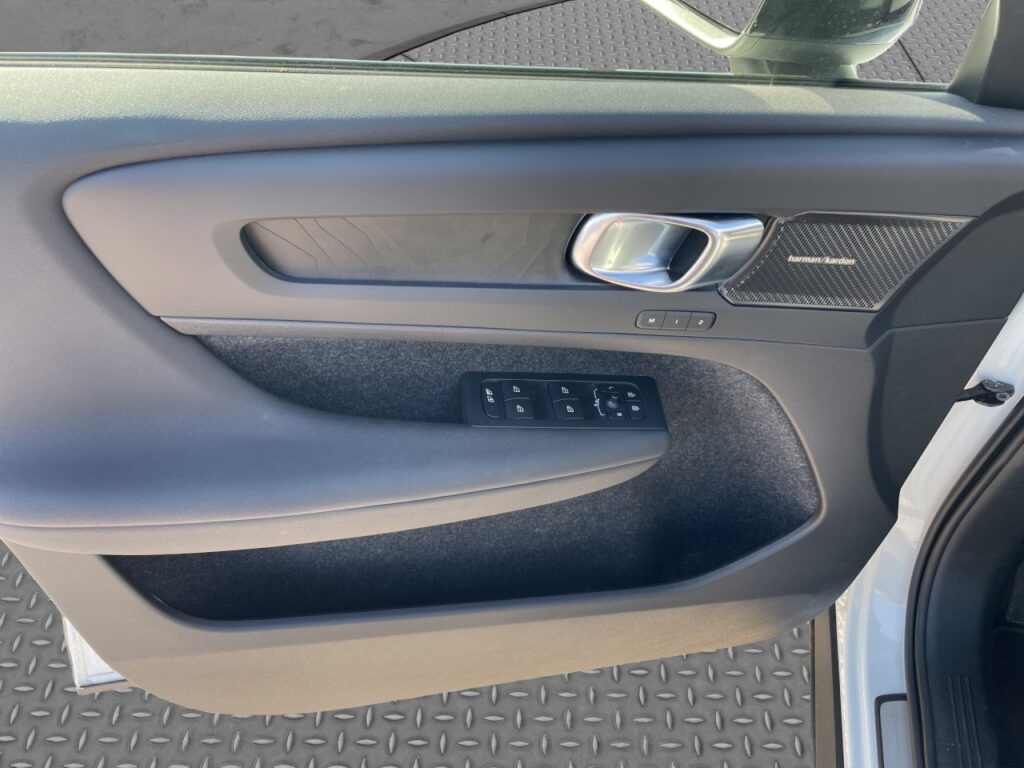 Volvo XC40 T5 Ultimate Dark Plug-In Hybrid/360K/Pano – Bild 12