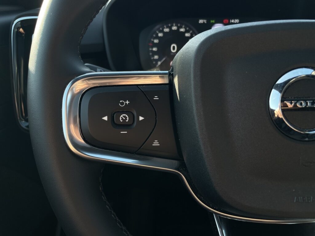 Volvo XC40 T5 Ultimate Dark Plug-In Hybrid/360K/Pano – Bild 19