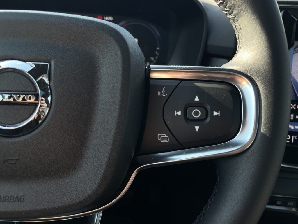 Volvo XC40 T5 Ultimate Dark Plug-In Hybrid/360K/Pano – Bild 20