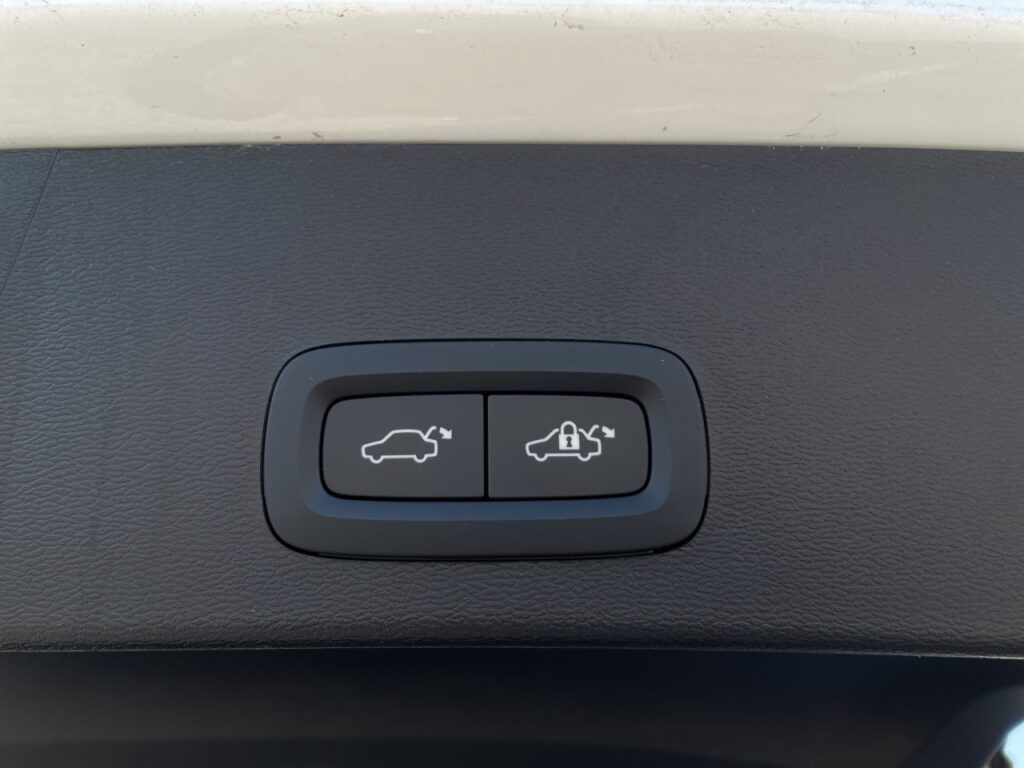 Volvo XC40 T5 Ultimate Dark Plug-In Hybrid/360K/Pano – Bild 21