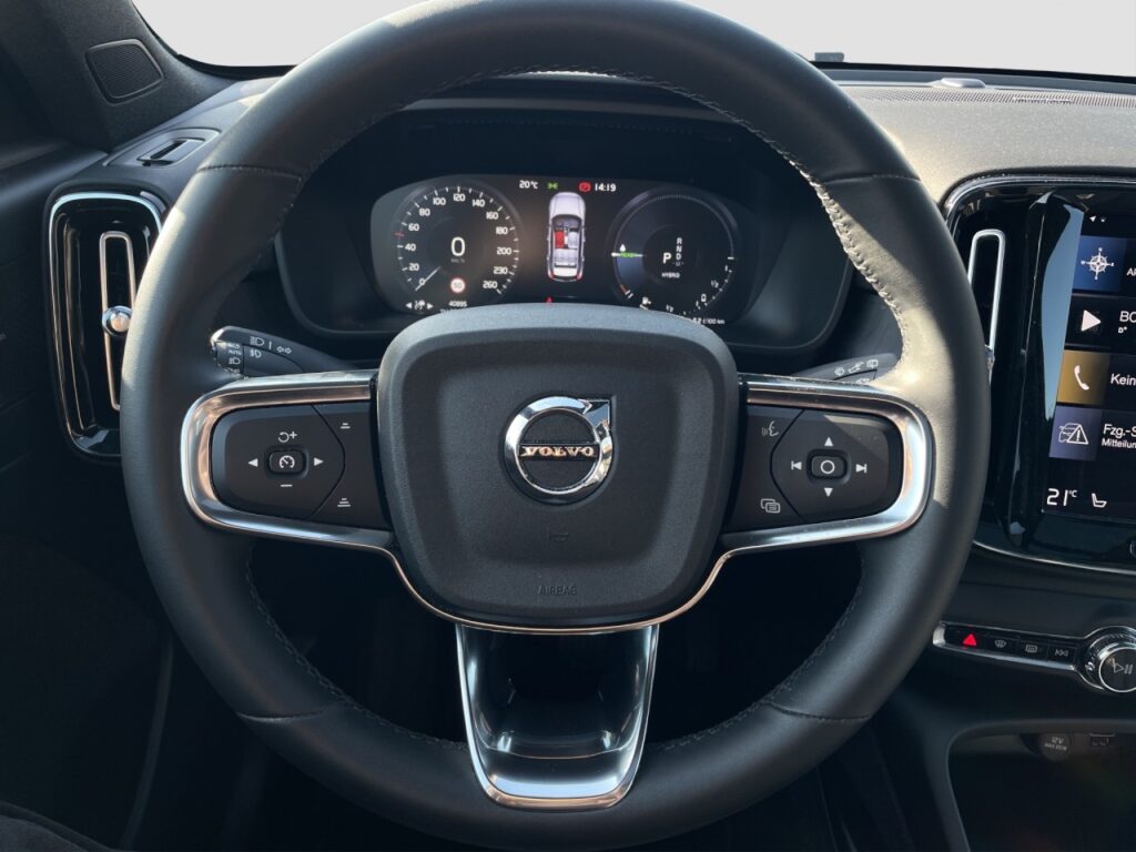 Volvo XC40 T5 Ultimate Dark Plug-In Hybrid/360K/Pano – Bild 7