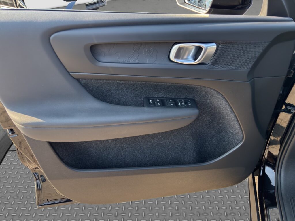 Volvo XC40 Pure Electric Core Recharge/SHZ/LHZ/Kam/GJR – Bild 9