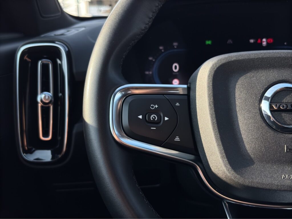 Volvo XC40 Pure Electric Core Recharge/SHZ/LHZ/Kam/GJR – Bild 14