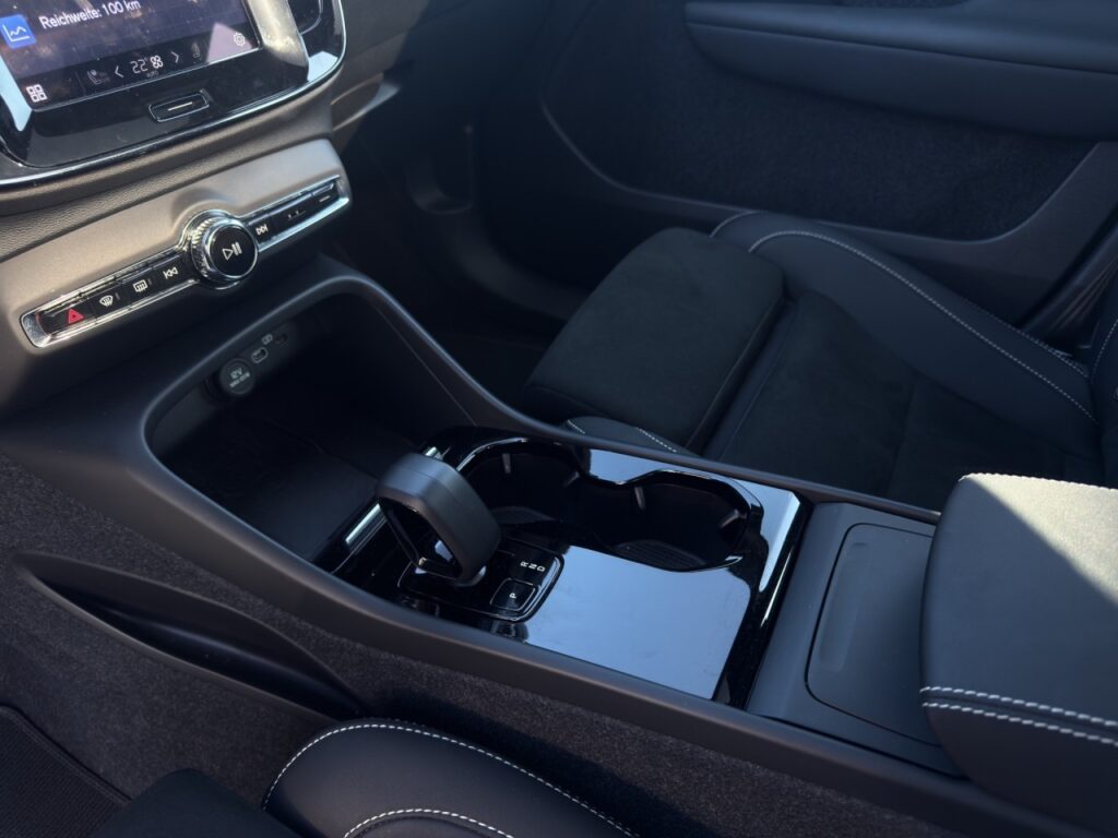 Volvo C40 Recharge Pure Electric Core/SHZ/GJR/KAM/Pano – Bild 18