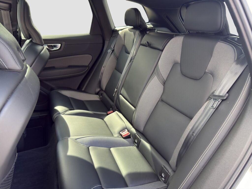 Volvo XC60 B4 R-Design/beh.FS/LHZ/H+K/Pano/Kam/AHK – Bild 14