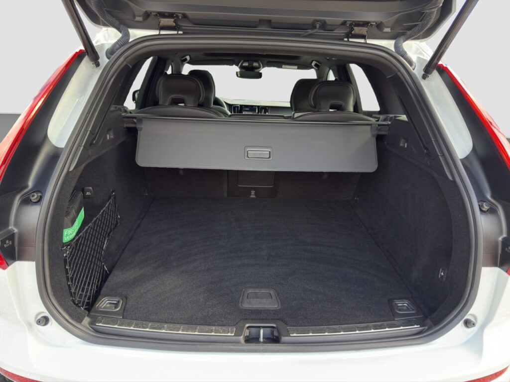 Volvo XC60 B4 R-Design/beh.FS/LHZ/H+K/Pano/Kam/AHK – Bild 16