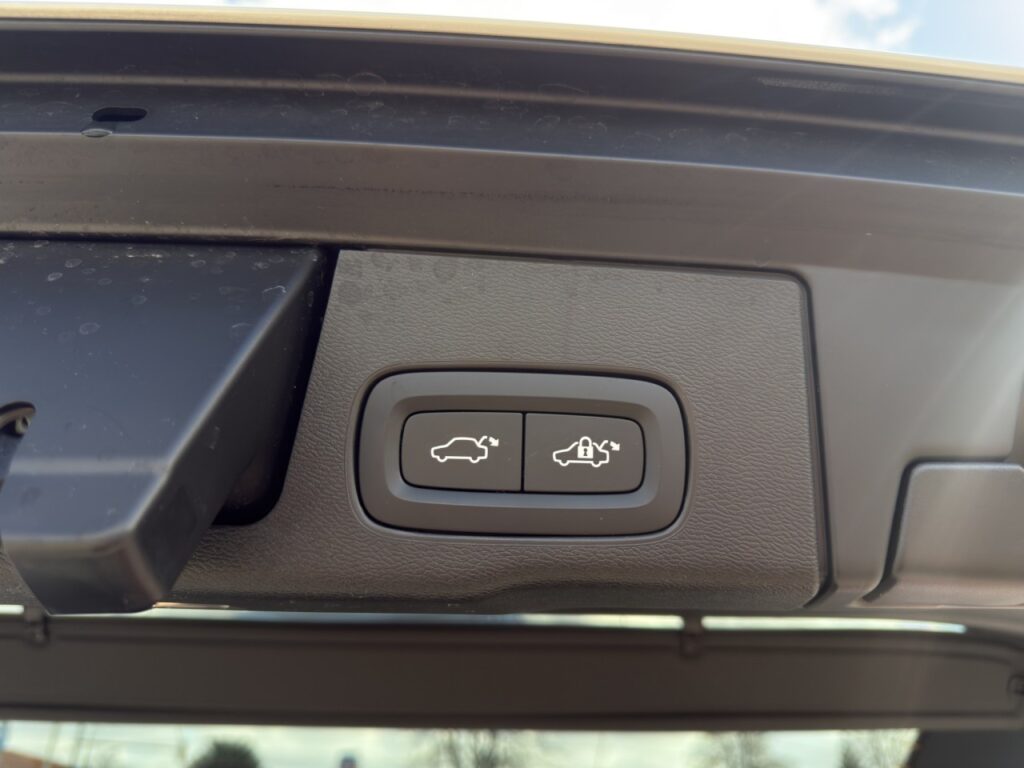 Volvo XC60 B4 R-Design/beh.FS/LHZ/H+K/Pano/Kam/AHK – Bild 18