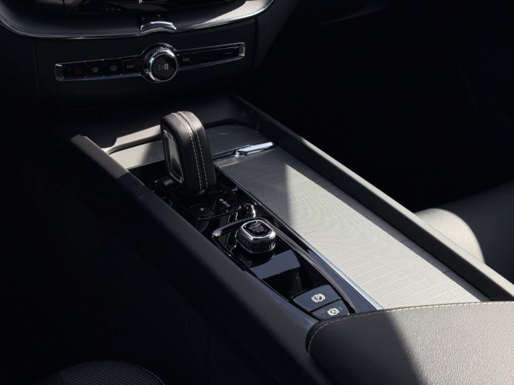 Volvo XC60 B4 R-Design/beh.FS/LHZ/H+K/Pano/Kam/AHK – Bild 24