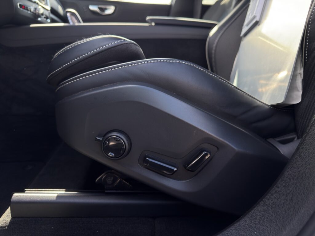 Volvo XC60 B4 R-Design/beh.FS/LHZ/H+K/Pano/Kam/AHK – Bild 25