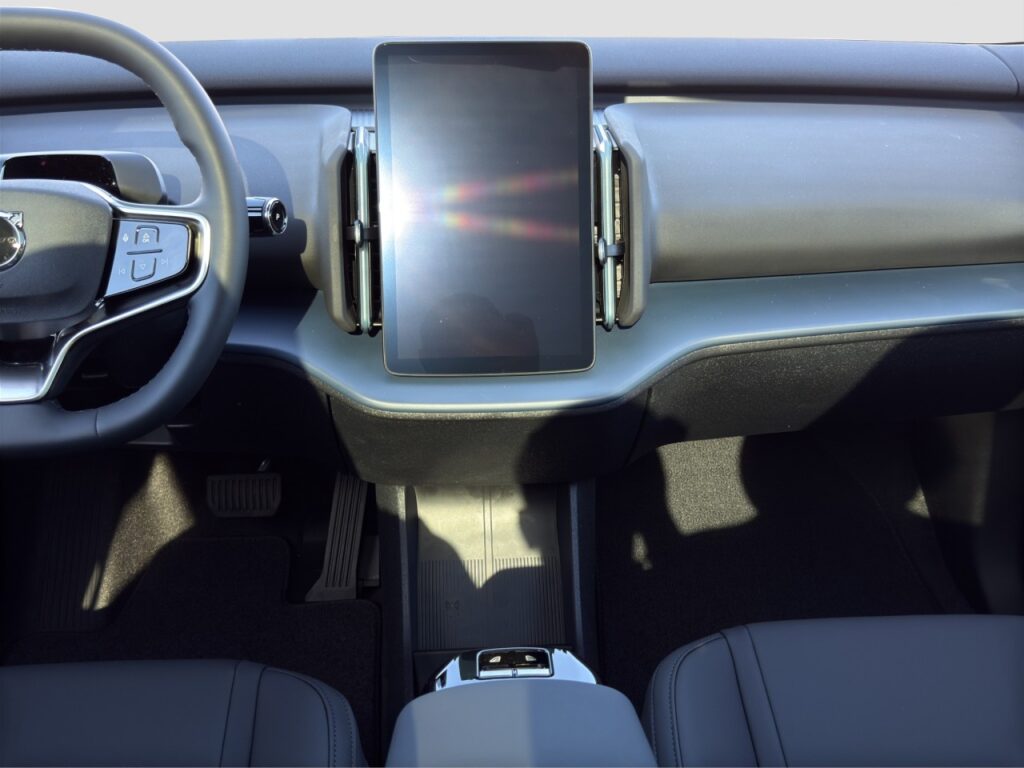 Volvo EX30 Extended Range Ultra Black Edition / Pano – Bild 10