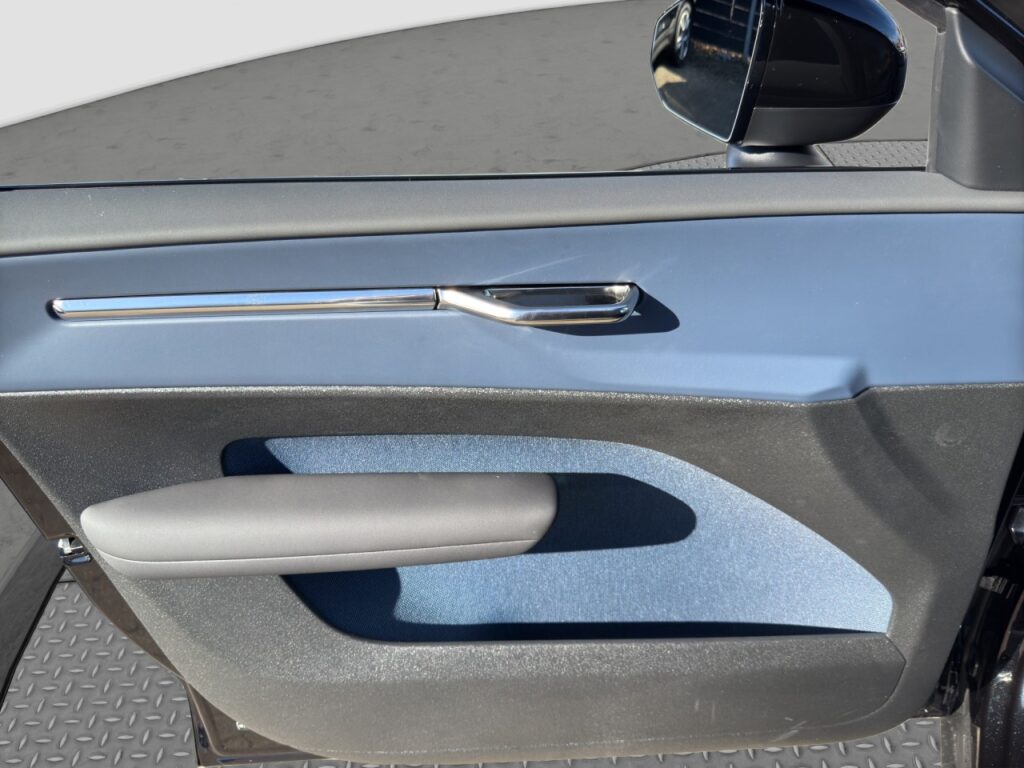 Volvo EX30 Extended Range Ultra Black Edition / Pano – Bild 11