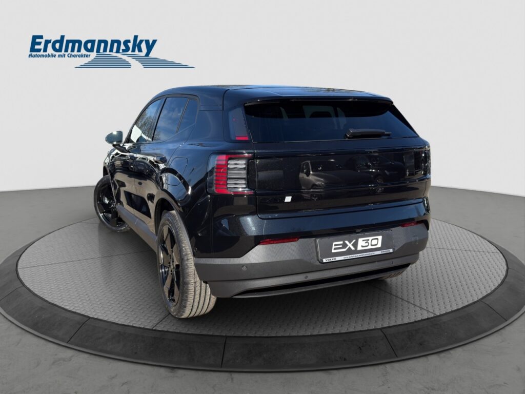 Volvo EX30 Extended Range Ultra Black Edition / Pano – Bild 2