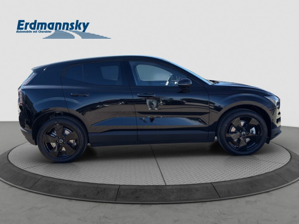 Volvo EX30 Extended Range Ultra Black Edition / Pano – Bild 6