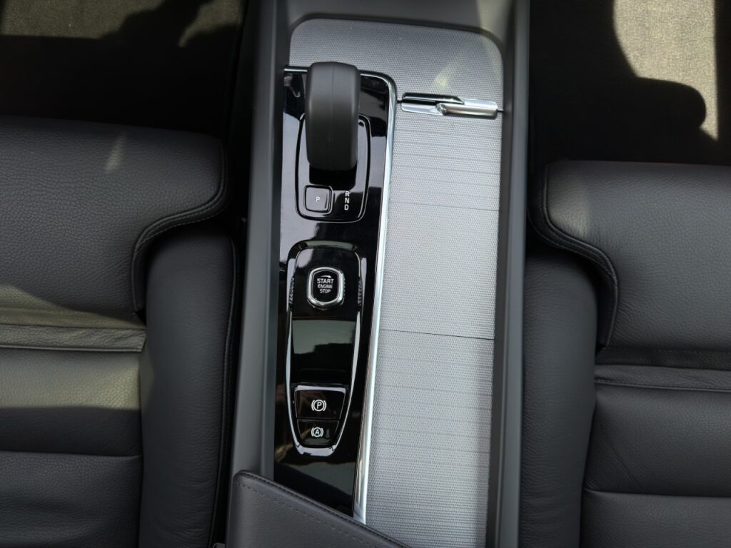 Volvo V60 B4 Plus Dark/Navi/LED/Pano/HuD/360Kam/BLIS – Bild 23