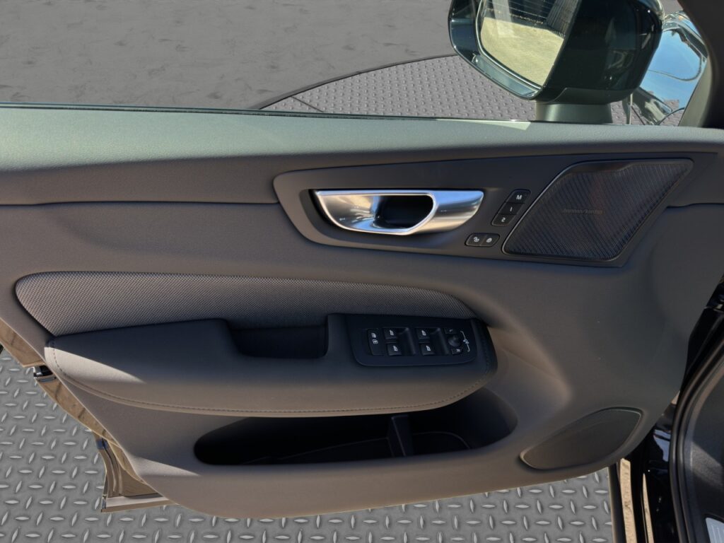 Volvo XC60 T8 AWD Ultra Black Edition Plug-In – Bild 10