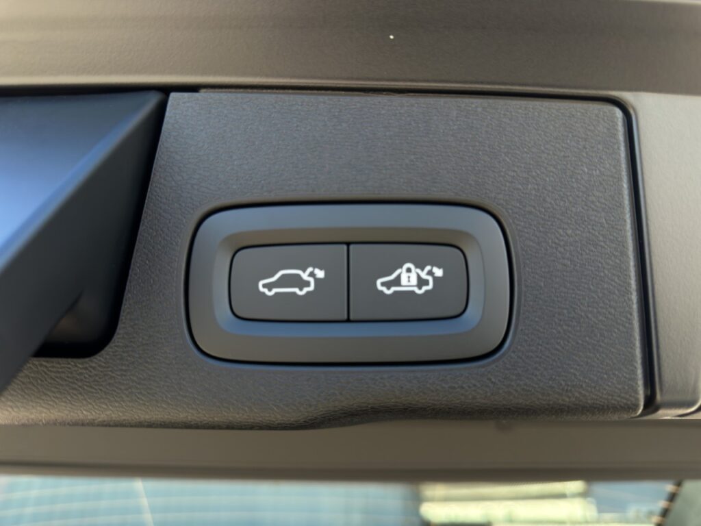 Volvo XC60 T8 AWD Ultra Black Edition Plug-In – Bild 9