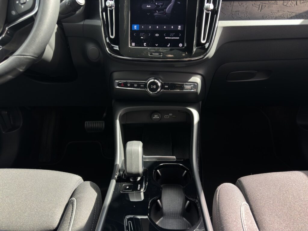 Volvo XC40 Pure Electric Core Recharge/KAM/LHZ/19Z/GJR – Bild 11