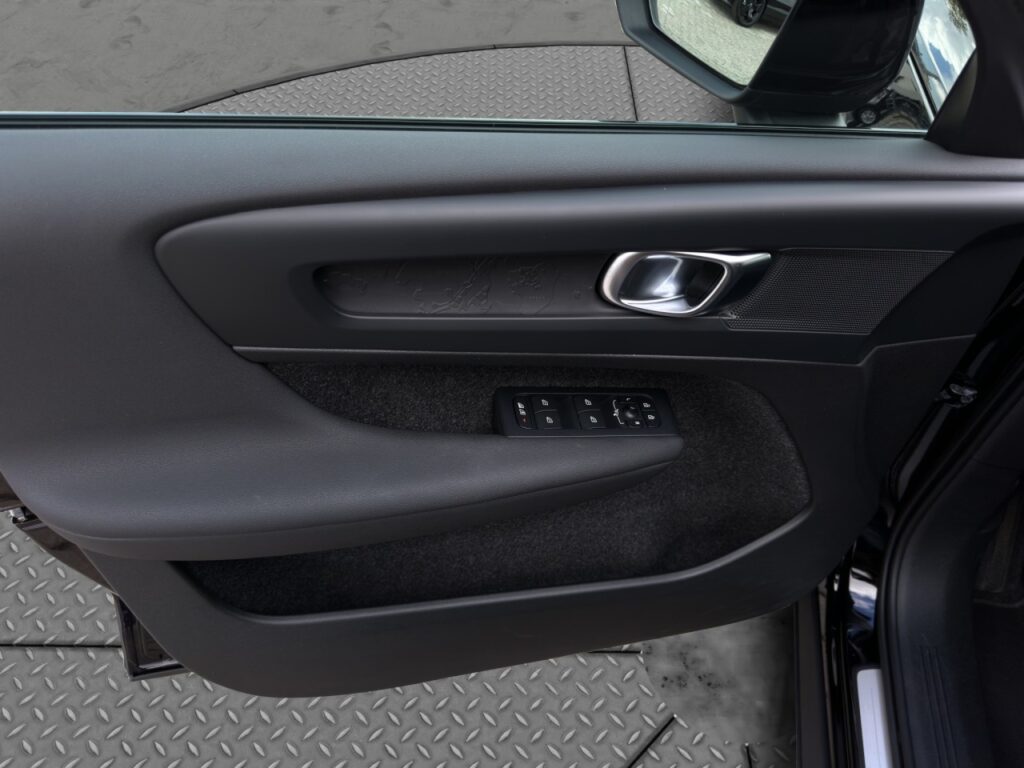 Volvo XC40 Pure Electric Core Recharge/KAM/LHZ/19Z/GJR – Bild 12