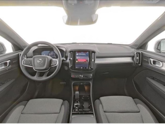 Volvo XC40 B3 Plus Black Edition/Navi/Pano/360K/20Zoll – Bild 4