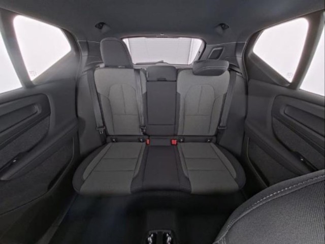 Volvo XC40 B3 Plus Black Edition/Navi/Pano/360K/20Zoll – Bild 6