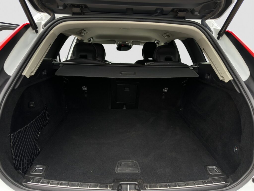 Volvo XC60 B4 Momentum Pro/Leder/Navi/LED/AHK/Kam/BLIS – Bild 15