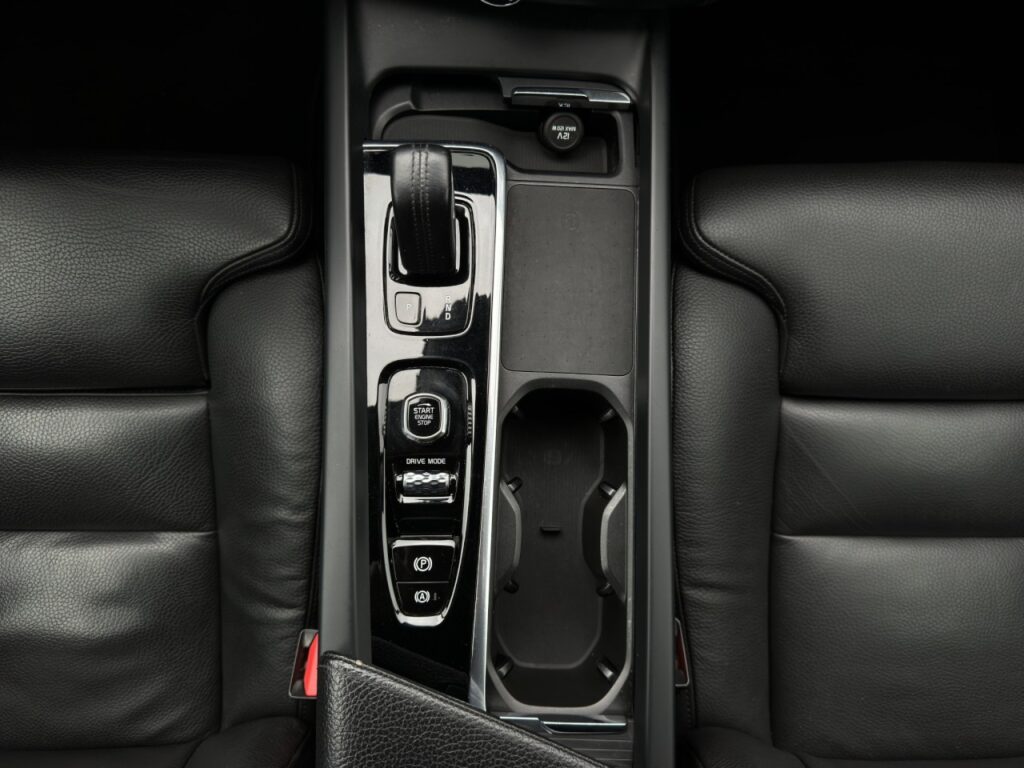 Volvo XC60 B4 Momentum Pro/Leder/Navi/LED/AHK/Kam/BLIS – Bild 19