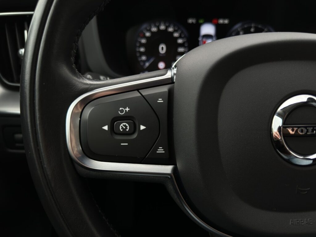 Volvo XC60 B4 Momentum Pro/Leder/Navi/LED/AHK/Kam/BLIS – Bild 21