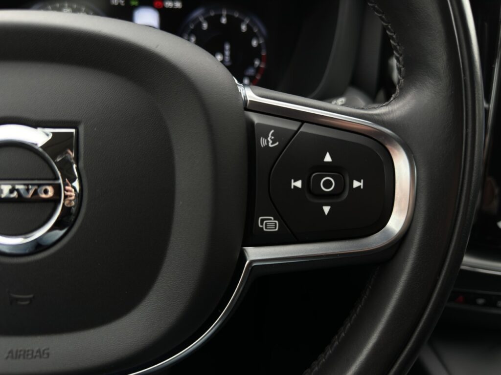 Volvo XC60 B4 Momentum Pro/Leder/Navi/LED/AHK/Kam/BLIS – Bild 22