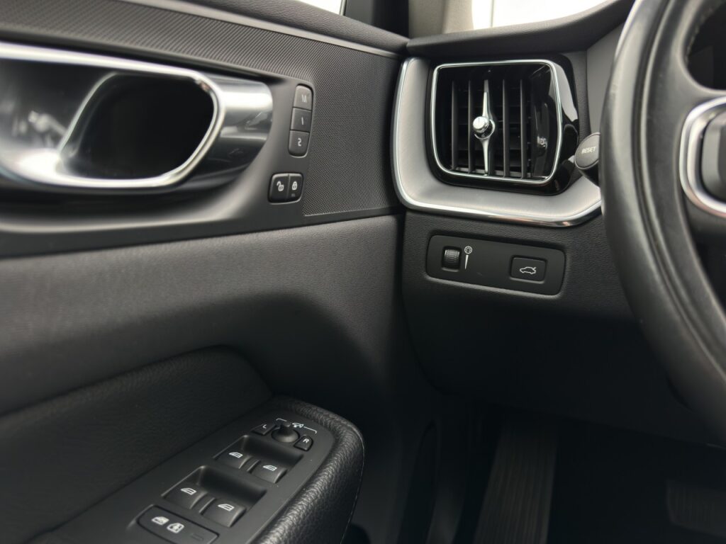 Volvo XC60 B4 Momentum Pro/Leder/Navi/LED/AHK/Kam/BLIS – Bild 23