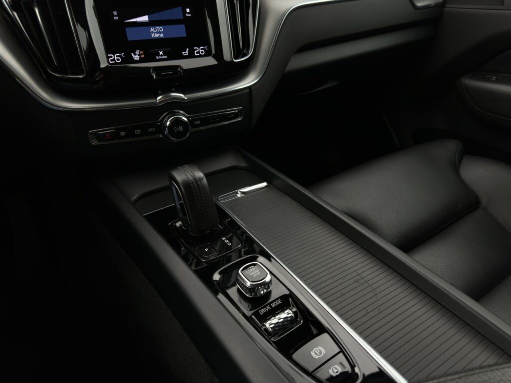 Volvo XC60 B4 Momentum Pro/Leder/Navi/LED/AHK/Kam/BLIS – Bild 25