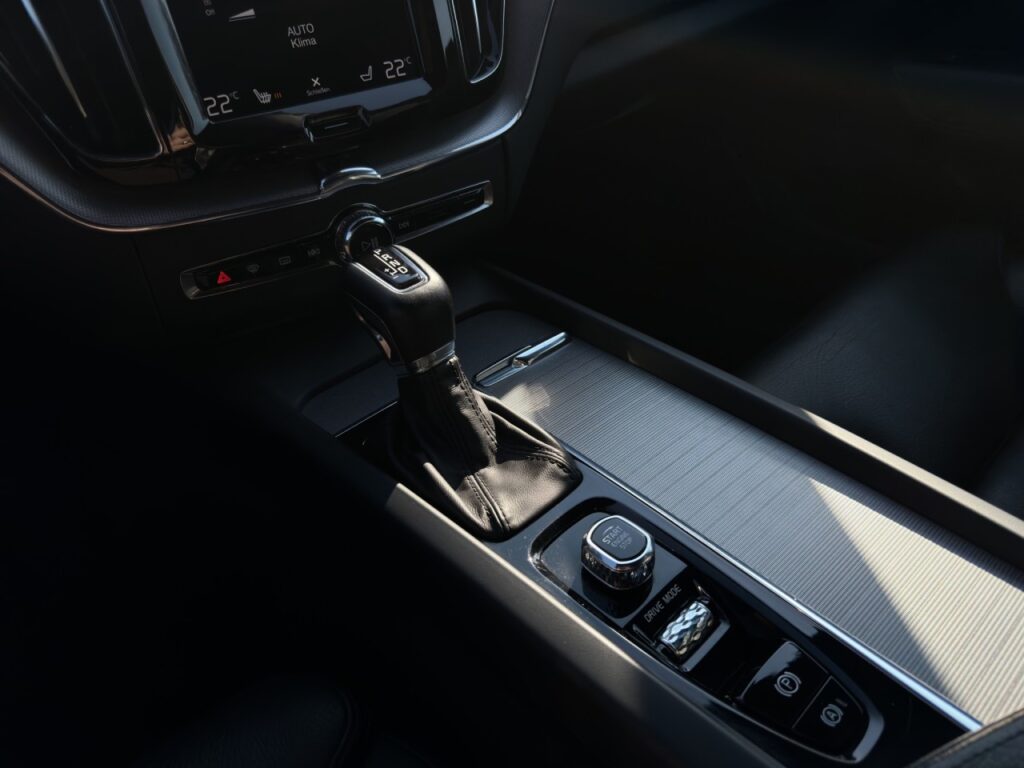 Volvo XC60 D4 Inscription/Leder/Navi/LED/Kam/BLIS/H&K – Bild 20