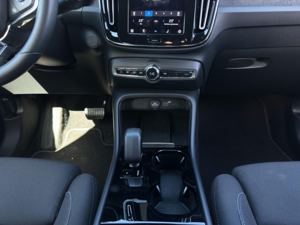 Volvo XC40 Plus Pure Electric/Navi/LED/Kam/el.HKL/GJR – Bild 11