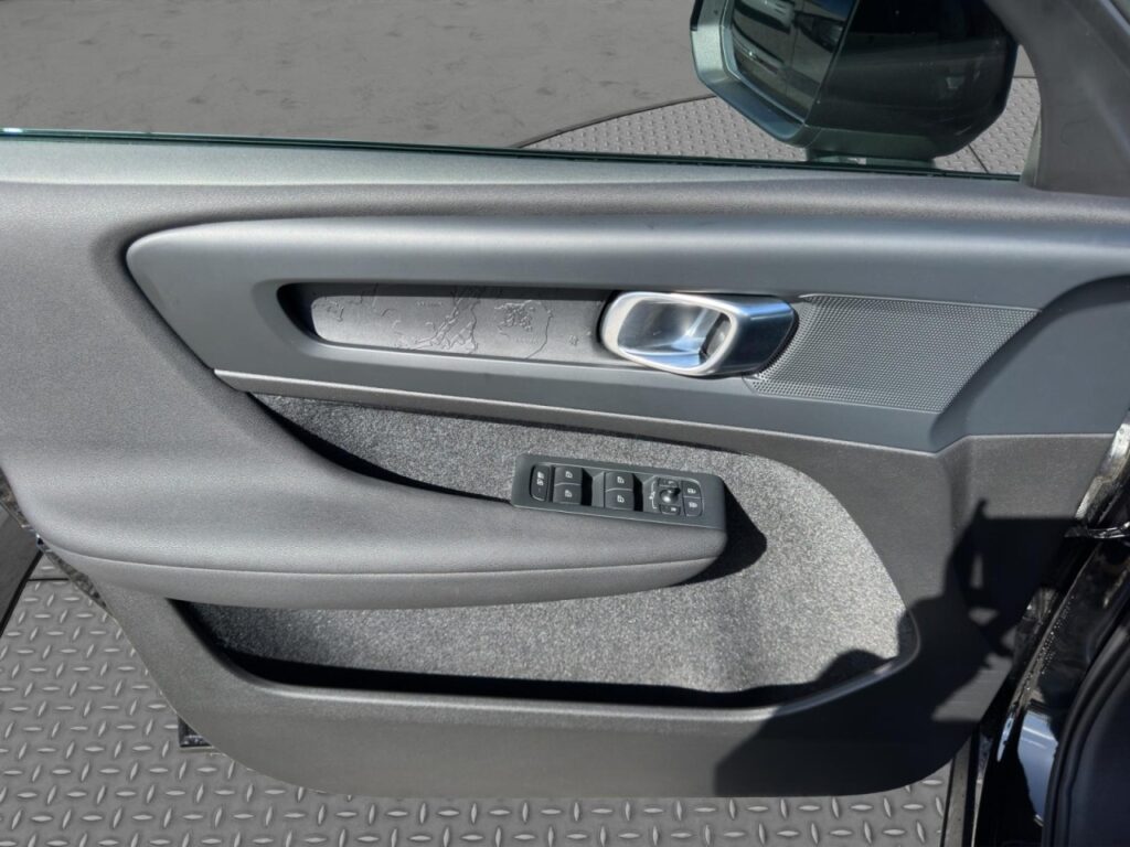 Volvo XC40 Plus Pure Electric/Navi/LED/Kam/el.HKL/GJR – Bild 12