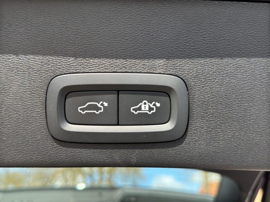 Volvo XC40 Plus Pure Electric/Navi/LED/Kam/el.HKL/GJR – Bild 19