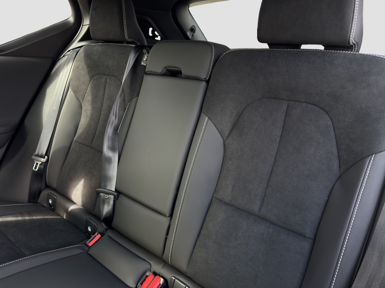 Volvo EX40 Single Motor Extended Range Ultra Dark – Bild 14