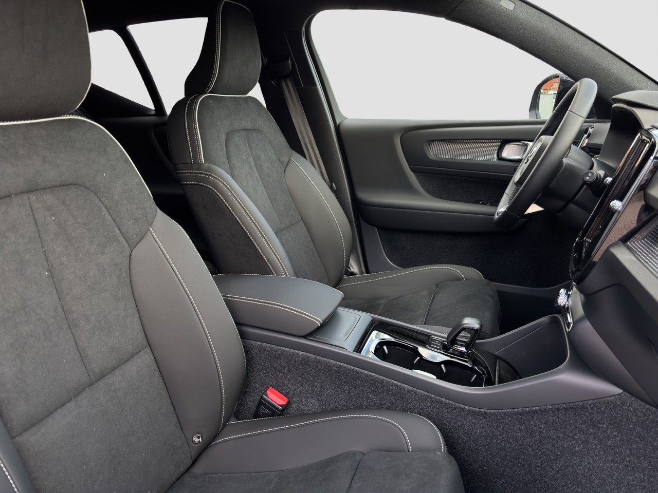 Volvo EX40 Single Motor Extended Range Ultra Dark – Bild 17