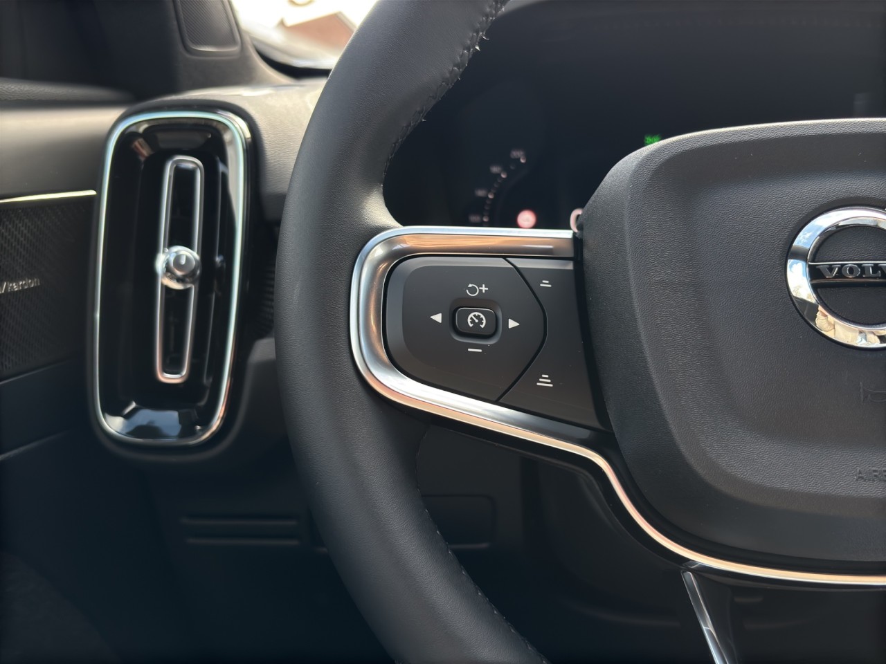 Volvo EX40 Single Motor Extended Range Ultra Dark – Bild 22