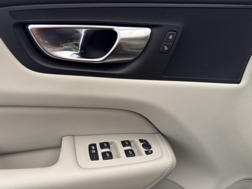 Volvo XC60 B4 Core/Leder/Navi/LED/Kam/el.HKL/hzb.LK – Bild 12