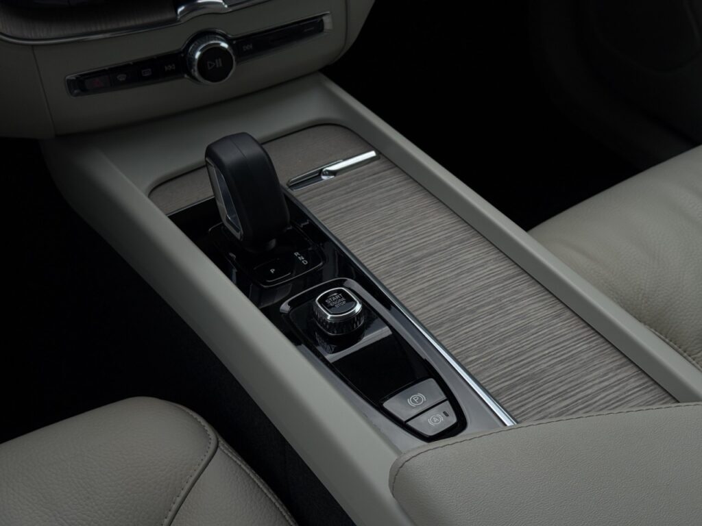 Volvo XC60 B4 Core/Leder/Navi/LED/Kam/el.HKL/hzb.LK – Bild 18