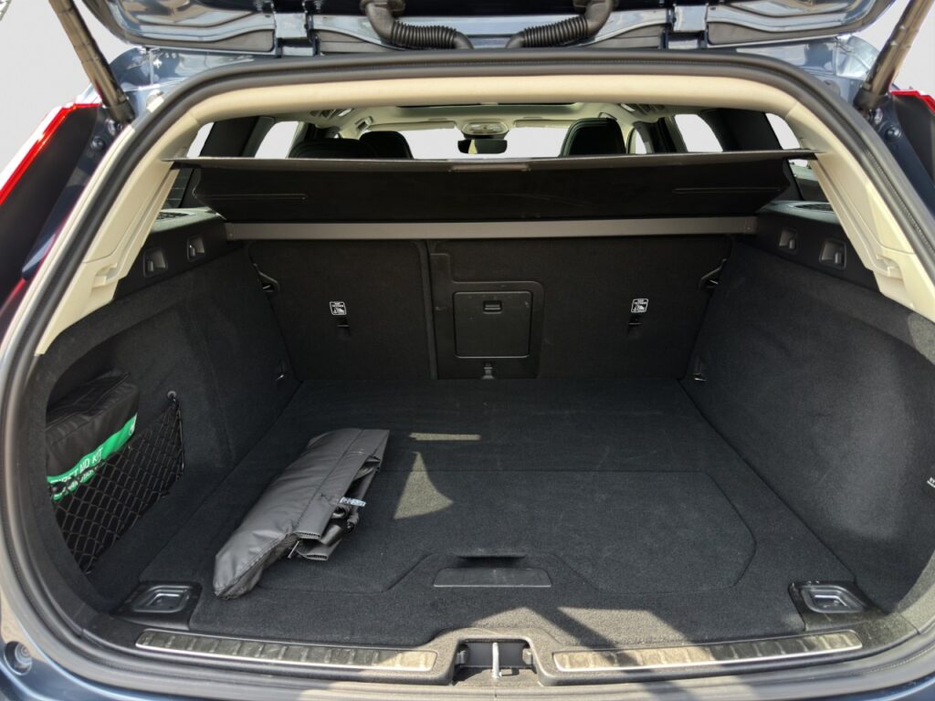 Volvo V60 B4 Plus Dark/Navi/LED/Pano/HuD/360Kam/BLIS – Bild 16