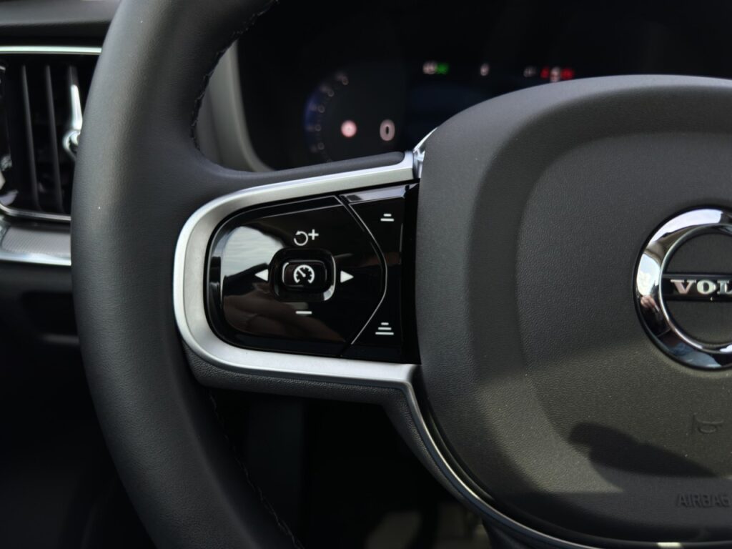 Volvo V60 B4 Plus Dark/Navi/LED/Pano/HuD/360Kam/BLIS – Bild 20