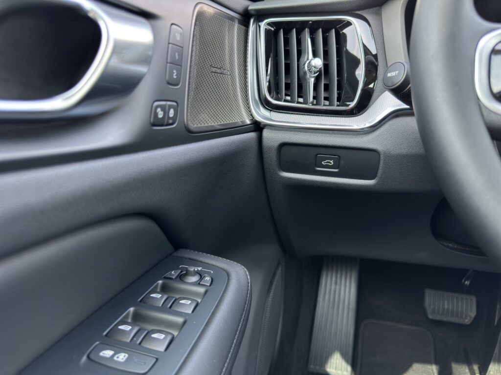 Volvo V60 B4 Plus Dark/Navi/LED/Pano/HuD/360Kam/BLIS – Bild 22